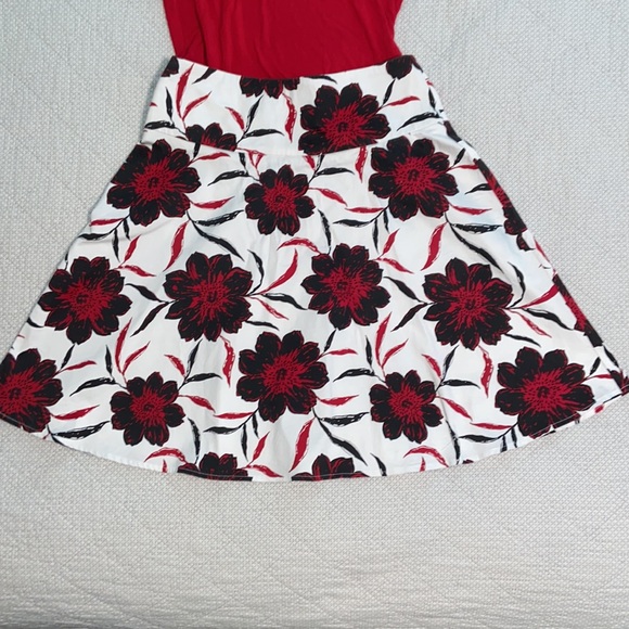 NYCC red black and white skirt and free T-shirt - Picture 2 of 7